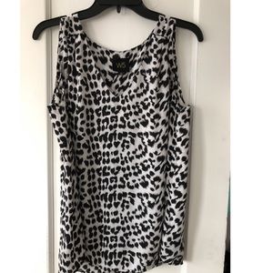 W5 V-neck animal print top